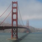 Golden Gate Bridge con la nebbia a San Francisco